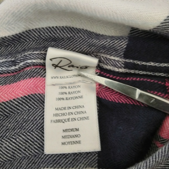 Rails Button Down Cropped Shirt - Picture 7 of 8